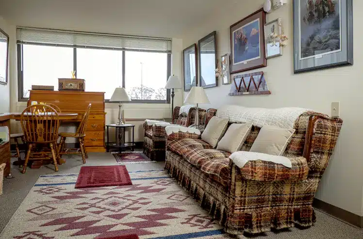 joliet-senior-apartment-living-room