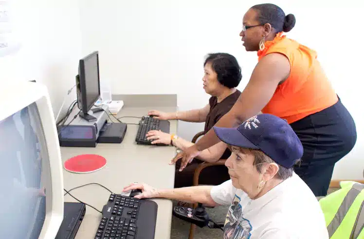 joliet-senior-housing-computer-room